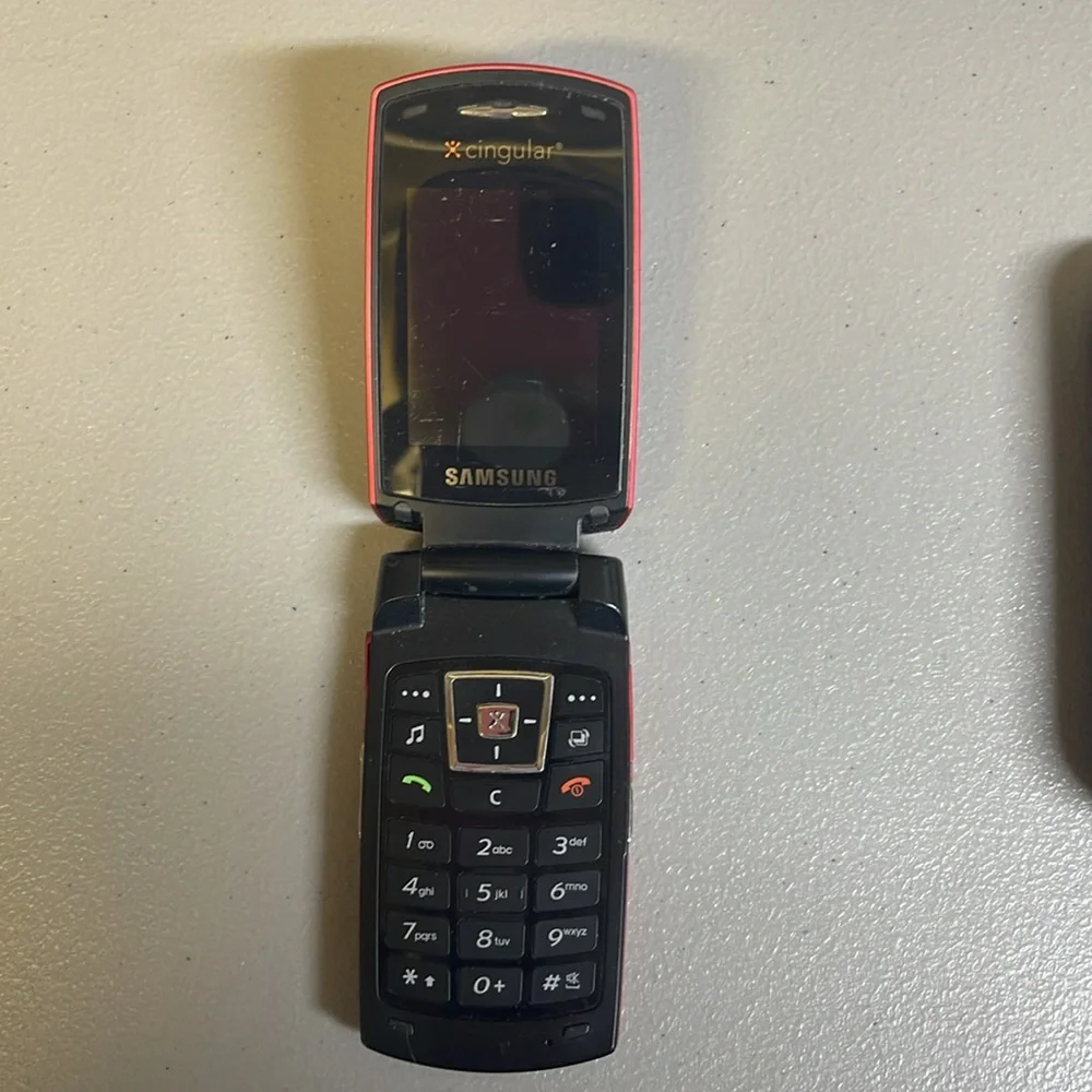 Motorola, Samsung and Blackberry set of 3 vintage cell phones 90’s 2000’s